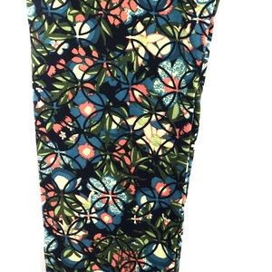LULAROE MEDIUM LYNNAE AND OS LEGGINGS OUTFIT